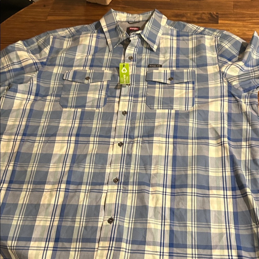 Wrangler Men's Blue and White Plaid Button Down Shirt